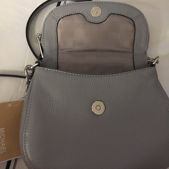 Michael Kors small Bedford crossbody in Gray - Picture 5 of 11